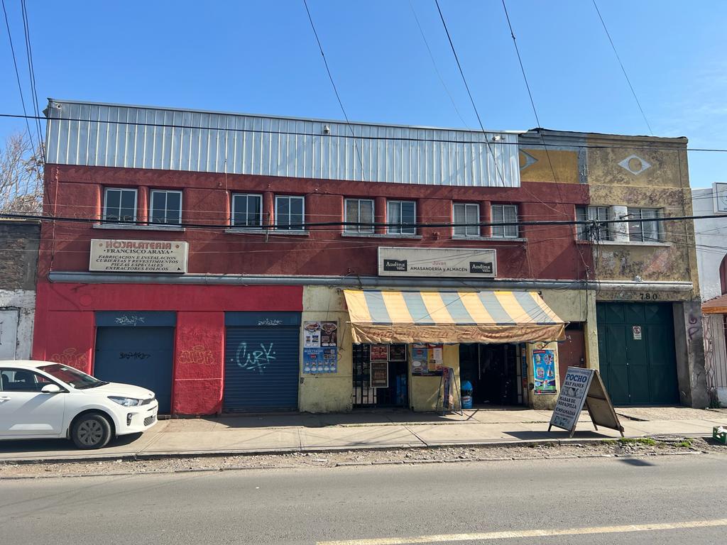 Se vende casa uso habitacional y comercial. Quinta normal